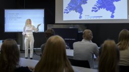 Health Sciences student gives a presentation on healthcare innovation in the Netherlands.