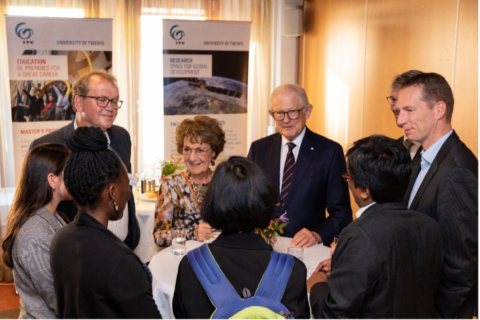 H.R.H Princess Margriet and Professor Pieter van Vollenhoven meet our students