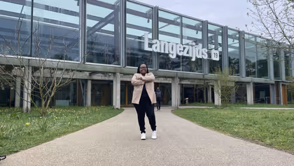 Mbali at Langezijds