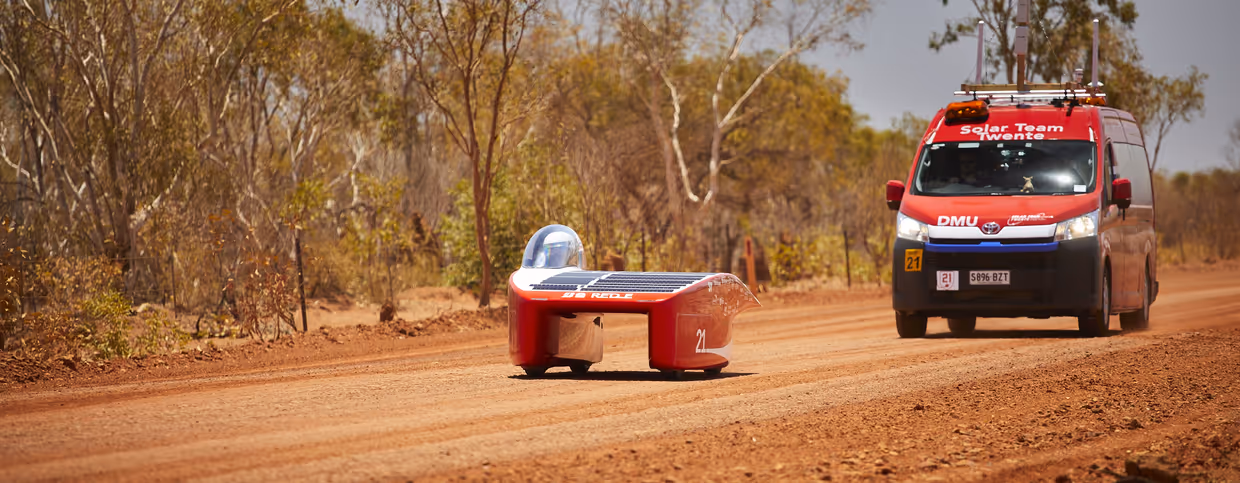 Red E door de Australische outback