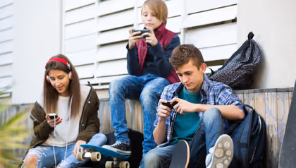 Increase in online chatting has adverse effects on reading skills worldwide