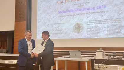 Frederik Wurm en Dean of the Faculty Bernhard Breit